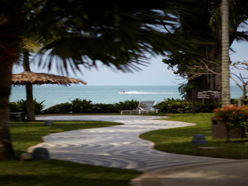 Holiday Inn Resort Penang Бату Феринги Екстериор снимка