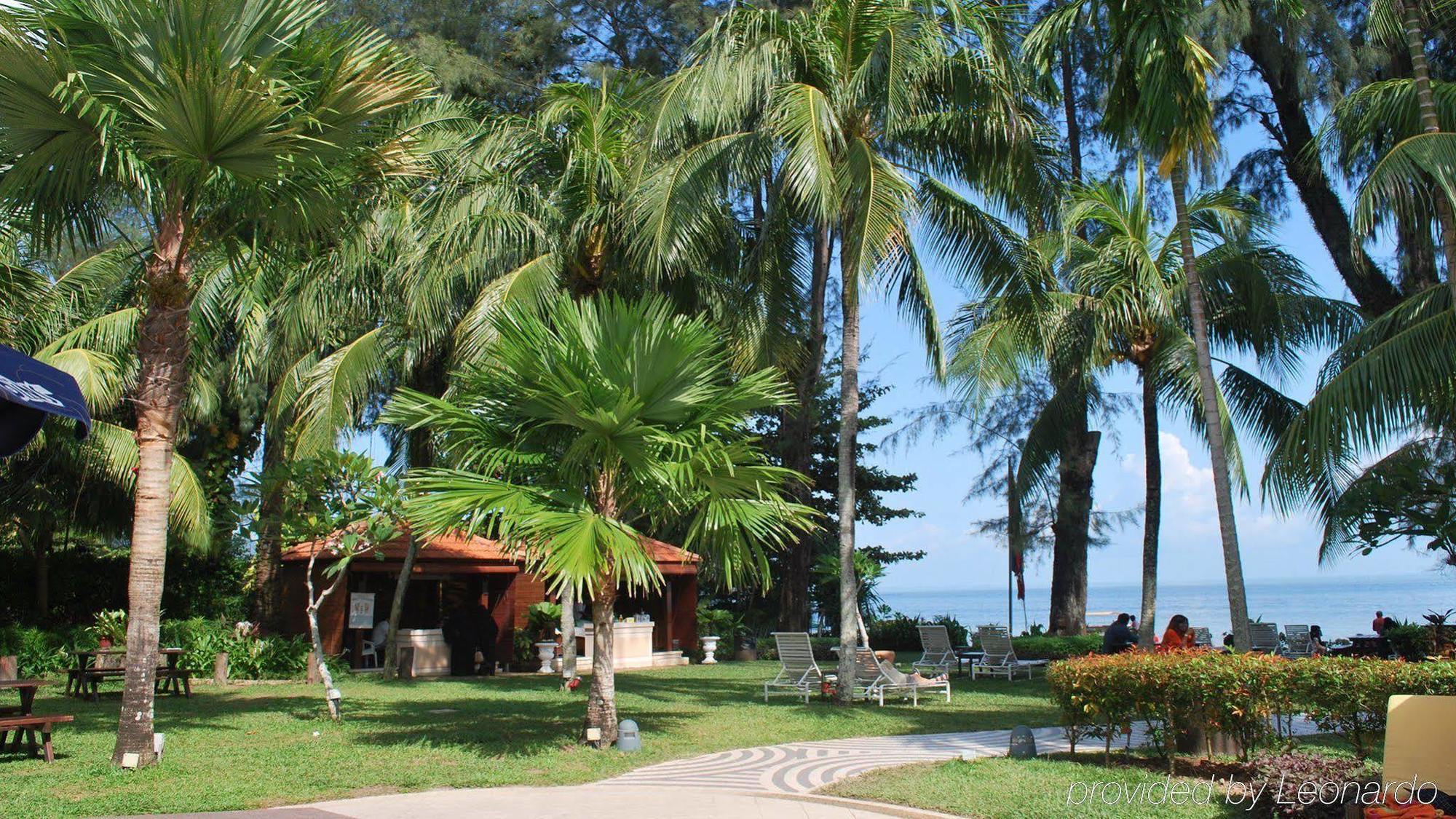 Holiday Inn Resort Penang Бату Феринги Екстериор снимка