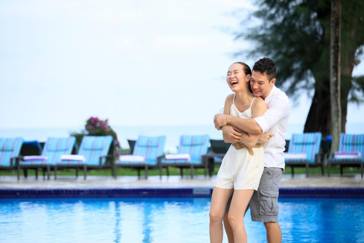 Holiday Inn Resort Penang Бату Феринги Екстериор снимка