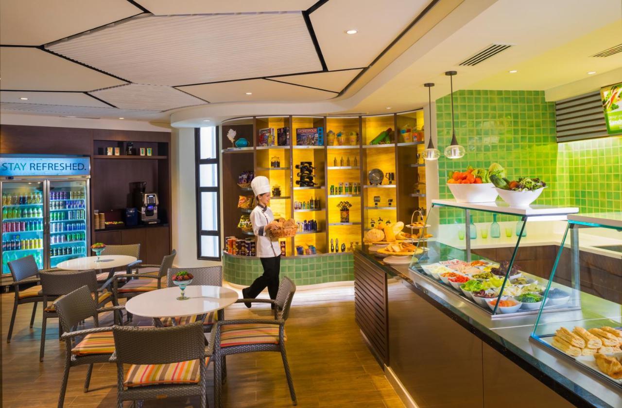 Holiday Inn Resort Penang Бату Феринги Екстериор снимка