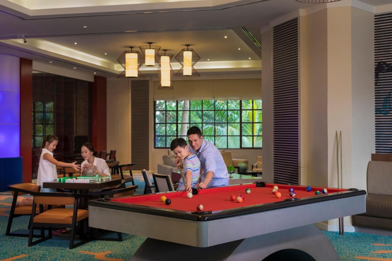 Holiday Inn Resort Penang Бату Феринги Екстериор снимка