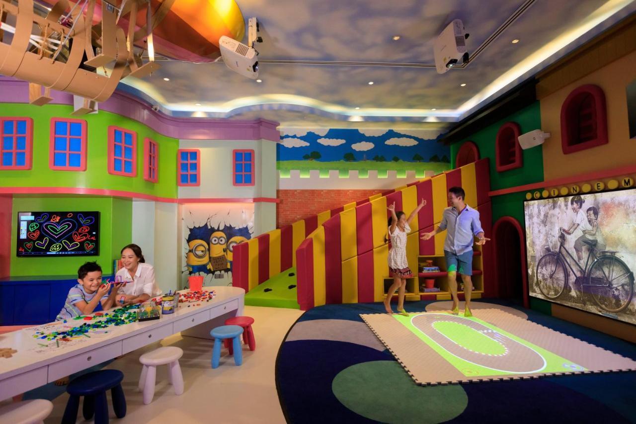 Holiday Inn Resort Penang Бату Феринги Екстериор снимка